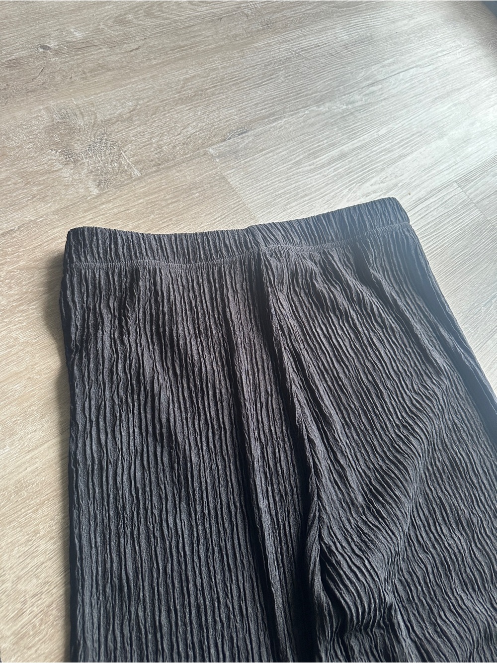 Black Textured Crop Top & Wide-Leg Pants Two-Piece Set - Picture 3 of 4